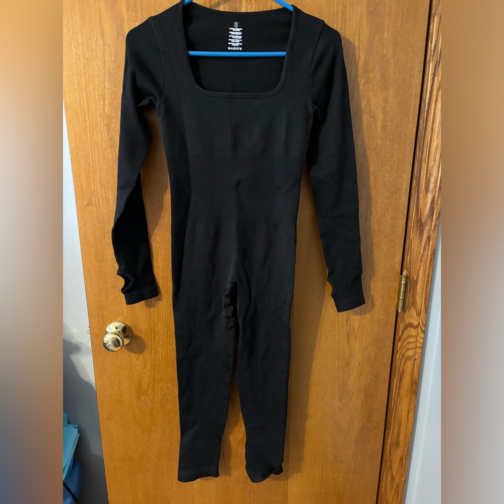 Black ribbed long sleeve and legs body suit Small. Unbranded